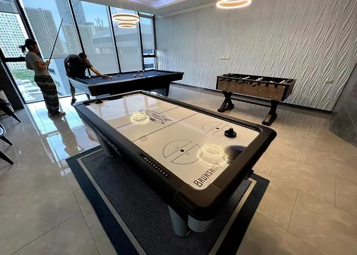 公寓 Near Rca With Skyview, Pool & Games 曼谷