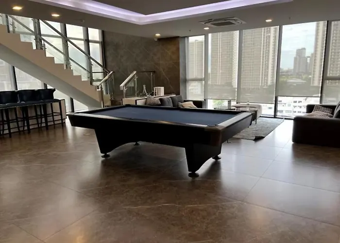 Near Rca With Skyview, Pool & Games * 曼谷