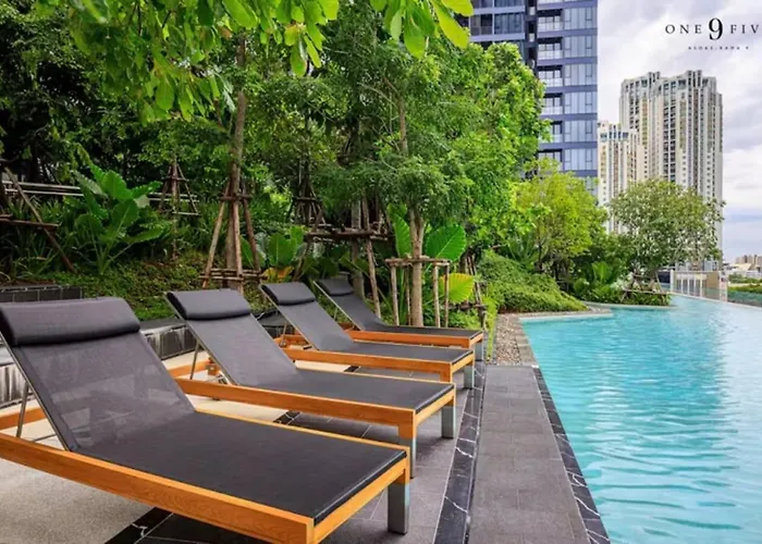 Near Rca With Skyview, Pool & Games 曼谷